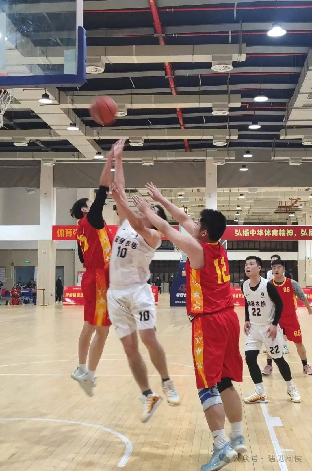 重磅篮球赛事爆发，球员实力飙升斗志昂扬  第1张